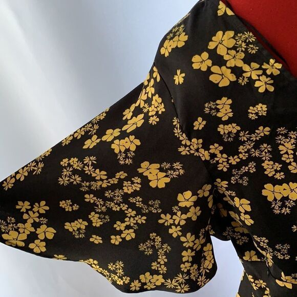 Who What Wear Medium yellow and black floral cropped top.  NWT - Picture 4 of 10